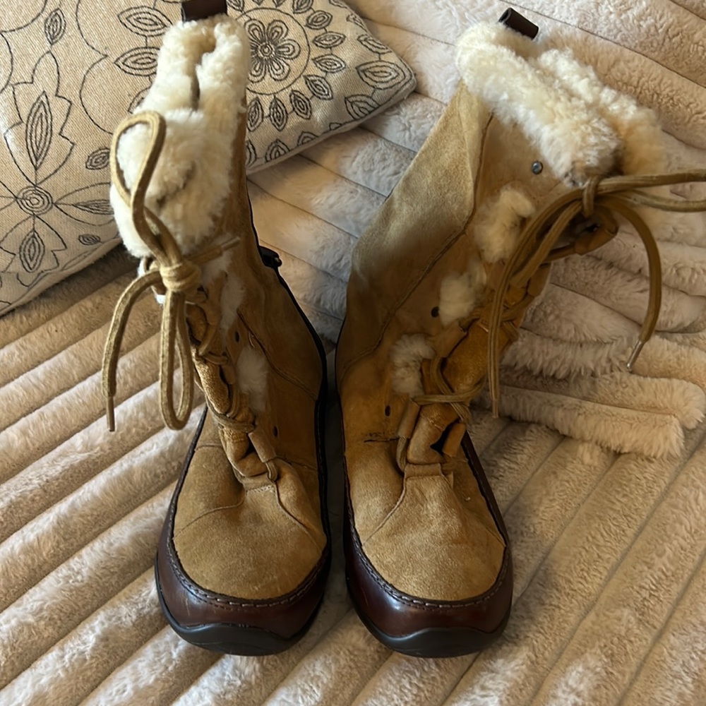 Beige north face boots